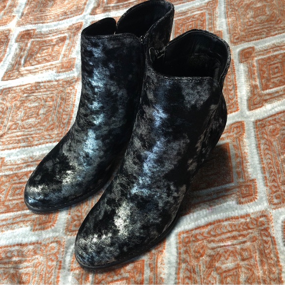 Modcloth Velvet Ankle Booties - Picture 3 of 13